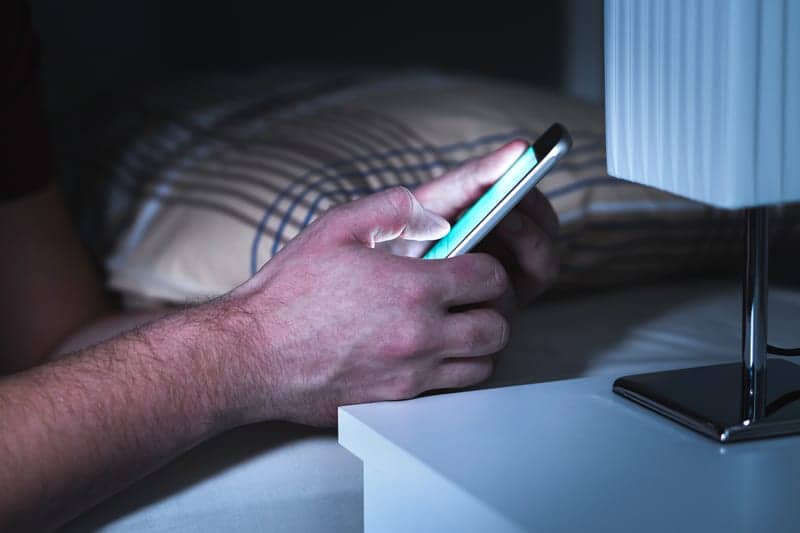 Broadband Internet Use (Mostly Evening Use) Linked to Sleep Deprivation