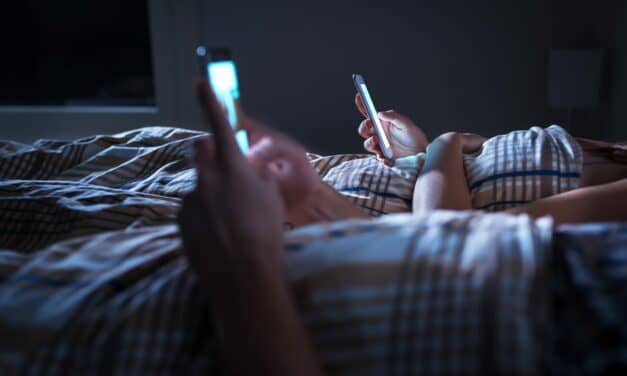 Majority of Americans Sacrifice Sleep for Screens