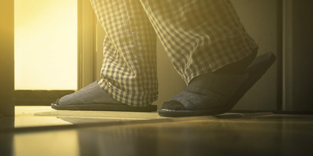 Binge-Watching TV Ups Nocturia Risk
