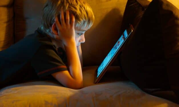 Children’s Hospital LA Offers Guidelines for Managing Kids’ Screen Time
