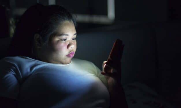 Ignoring Sleep Signals May Harm Health for Overweight People