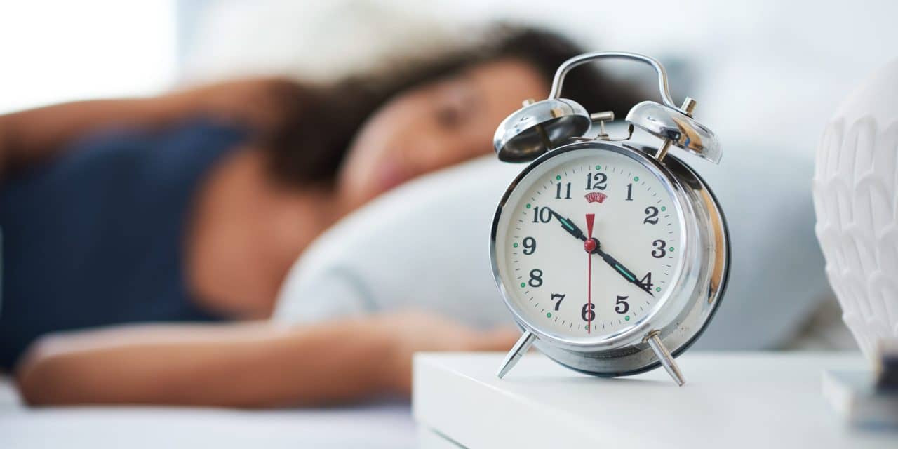 Weekend Catch-Up Sleep May Slash Heart Disease Risk 