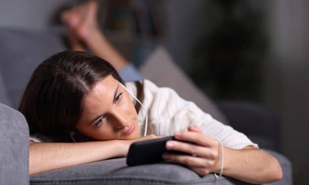 Evening Screen Use Doesn’t Harm Sleep—Until Kids Get into Bed, Researchers Say