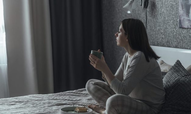 Americans Report Sleeping More During Winter as Mood Declines