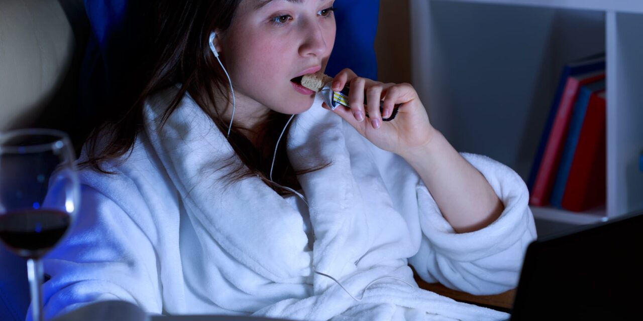 Sleep Loss Rewires the Brain for Cravings and Weight Gain – a Neurologist Explains the Science Behind the Cycle